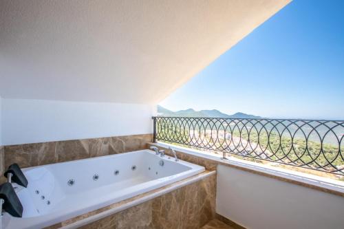 Kép Luxury Flat with Jacuzzi on the Balcony in Kas szállásáról Kaşban a galériában