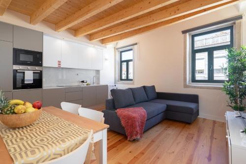 a living room with a blue couch and a table at Host Wise - Lovely & Cozy Duplex Flat in Porto