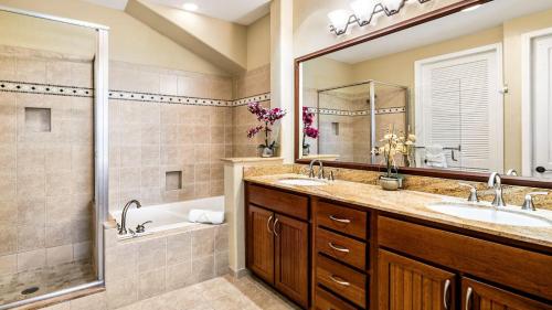 a bathroom with two sinks and a tub and a shower at Waikoloa Beach Villas N32 in Waikoloa