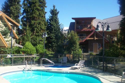 Der Swimmingpool an oder in der Nähe von Glaciers Reach by Allseason Vacation Rentals