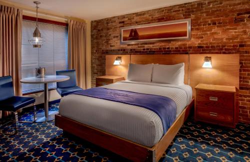 Harborside Inn Image