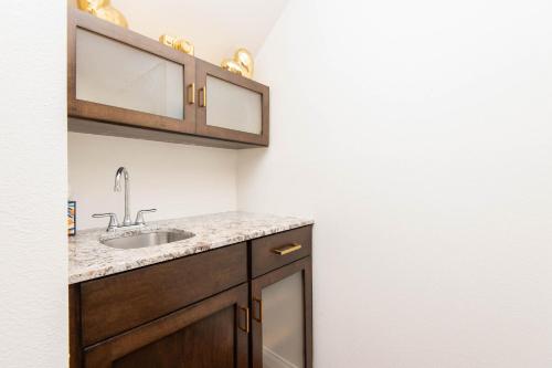 Φωτογραφία από το άλμπουμ του Spacious 2BR/2.5BA + Game Room σε Γκλέντεϊλ