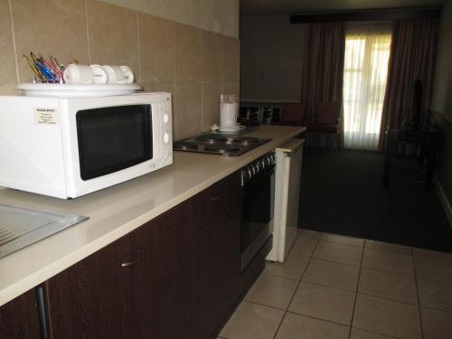 Dapur atau dapur kecil di Mercure Hotel Nelspruit