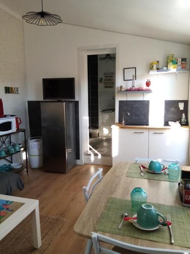 Cuisine ou kitchenette dans l'établissement Sucrée et Douceur