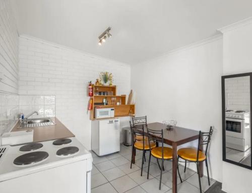 Smugglers Rest Apartments Doverにあるキッチンまたは簡易キッチン