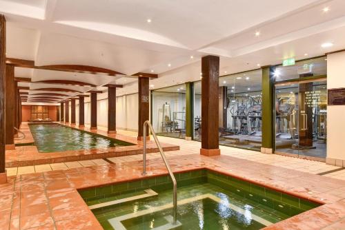 an indoor swimming pool in a building with a swimming pool at Goldsbrough 2 bedrooms split apartment in Sydney