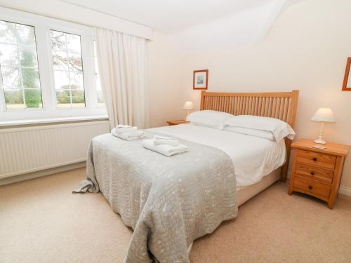 a bedroom with a bed with two towels on it at Home Farm 16 in Witney