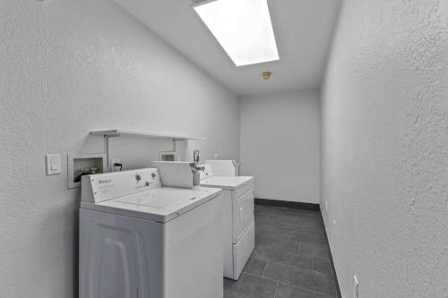 Gambar di galeri bagi Motel 6 Brighton CO Denver Northeast di Brighton