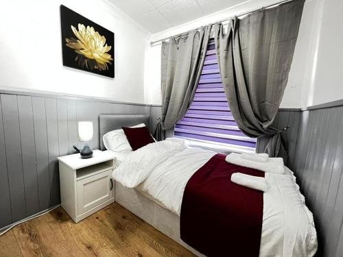 מיטה או מיטות בחדר ב-Stockton Road Professional Let