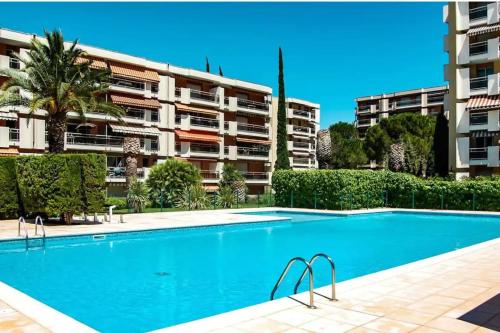 70m near Jardin Bonaparte