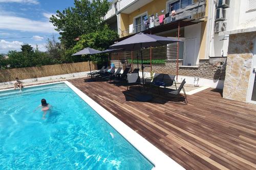 Family-friendly apartments with swimming pools Kastel Luksic, Kastela - 20582