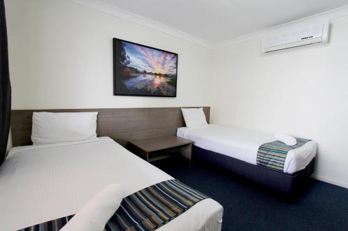 Postel nebo postele na pokoji v ubytování Sugar Country Motor Inn
