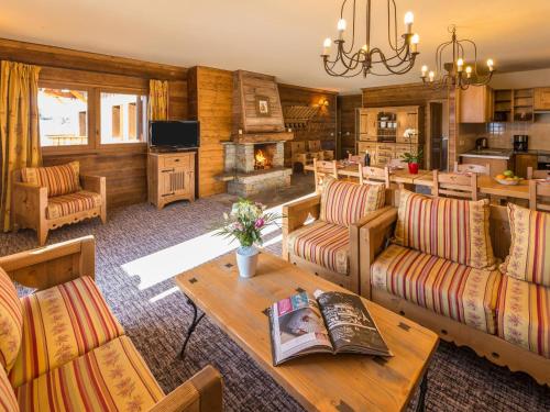 Photo de la galerie de l'établissement Chalet in Les Arcs with Heated Pool, à Arc 2000