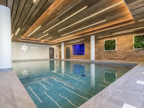 Photo de la galerie de l'établissement Chalet in Les Arcs with Heated Pool, à Arc 2000