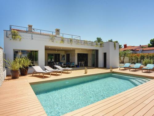 Modern detached villa with sea view and private pool