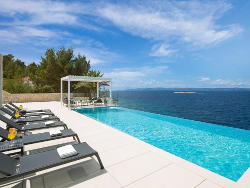Beach Villa in Korcula with Pool, Sauna & bubble bath