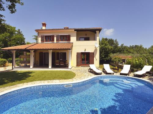 Holiday Home in Medulin with Pool