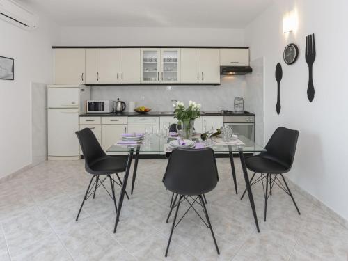 Apartment in Ka tel Gomilica near the Sea