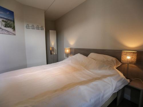 Posteľ alebo postele v izbe v ubytovaní Nice chalet in a holiday park directly on the recreational lake and the Veluwe