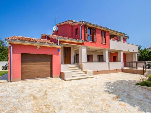 Spacious apartment with covered terrace
