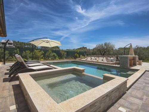 Modern Holiday Home in Medulin with Pool