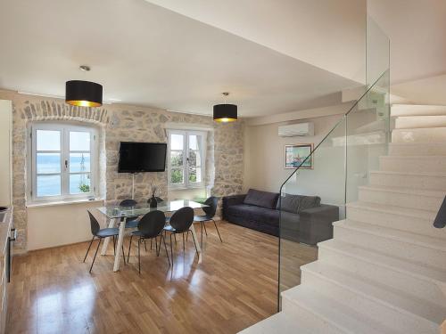 Villa in Podgora with Pool near Beach