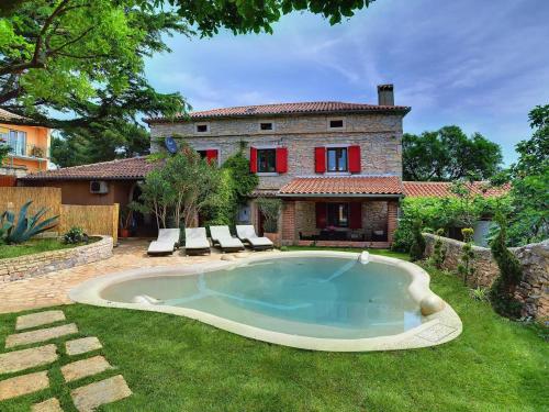 Holiday Home Li njan with Pool near Beach