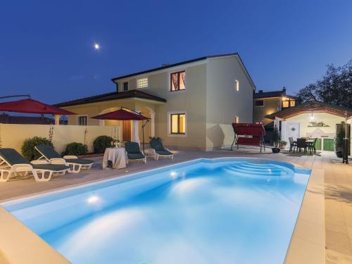 Villa in Marmajola with Private Pool