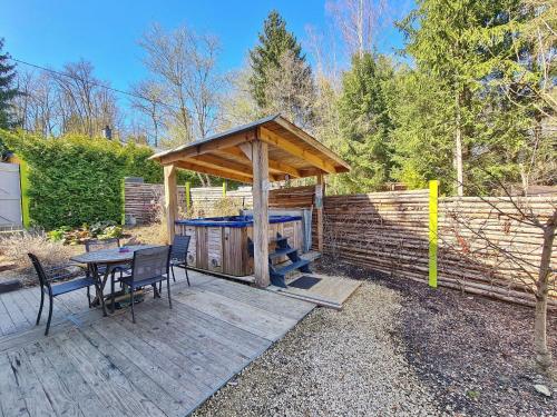Chalet 4 pax 15 minutes from Durbuy with hot tub