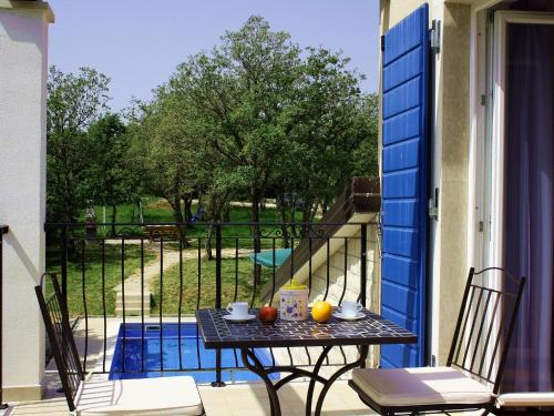 Villa with pool and covered terrace