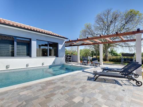 Holiday Home in Gali ana with Pool & Beach