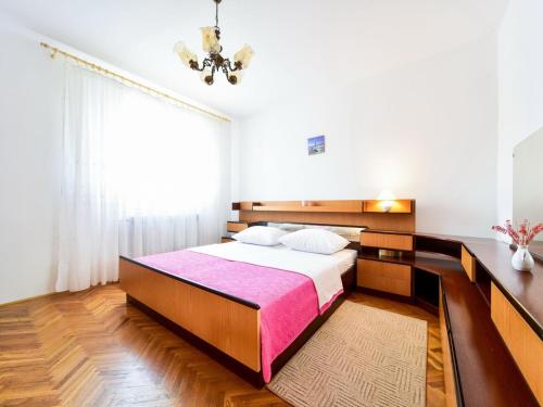 Ένα ή περισσότερα κρεβάτια σε δωμάτιο στο Apartment in Slivnica with Private Pool