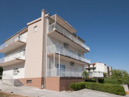 Spacious Apartment Near the Beach