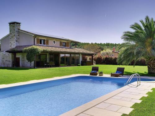 Villa in Pomer with Pool near Pula Amphitheater