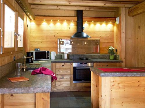 Chalet in Les Deux Alpes with Private Pool