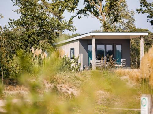 Jardín al aire libre en Chalet in Duisburg with Beach and Harbor Views