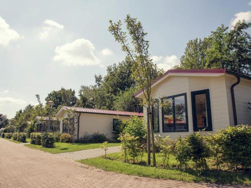 Comfortable chalet with a dishwasher, close to nature