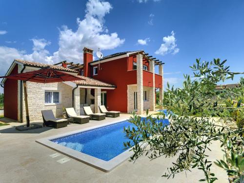 Villa in Bratulici with Pool near Beach
