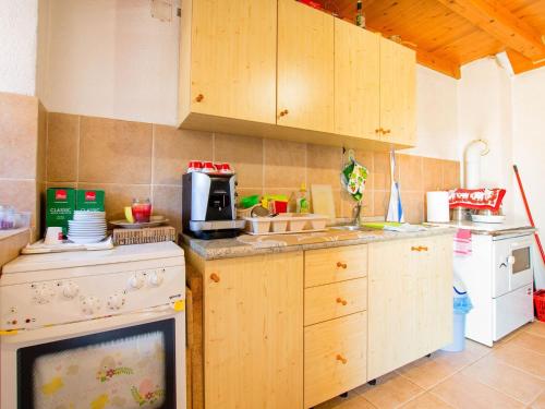 Η κουζίνα ή μικρή κουζίνα στο Holiday Home in Seline near the Sea