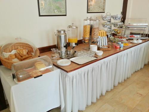 Comida en o cerca de este hotel