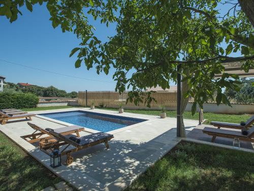 Villa in Peroj with Private Pool & Near Beach