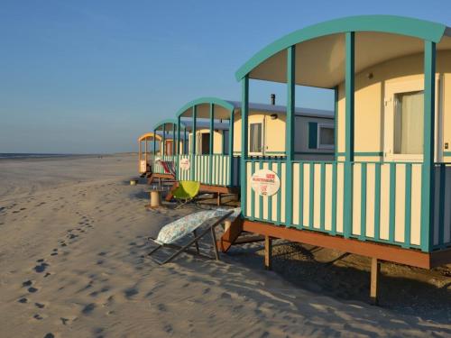 Cozy chalet with veranda with a unique location on the beach