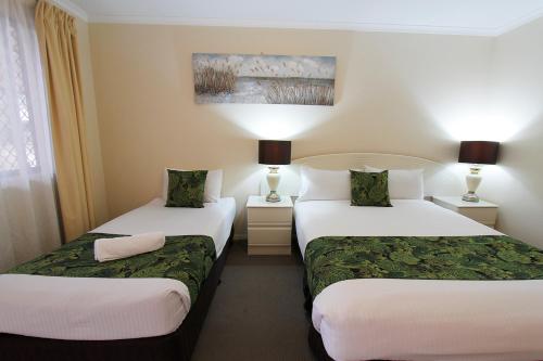 Ένα ή περισσότερα κρεβάτια σε δωμάτιο στο The Palms Motel