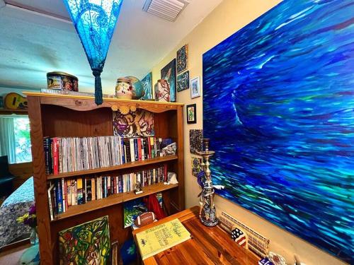 a room with a large wave mural on the wall at Miami Bungalow Oasis near Everglades & The Keys in Cutler Bay