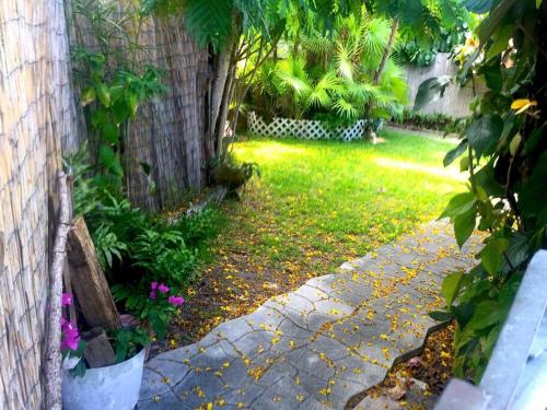 a garden with a stone walkway next to a building at Miami Bungalow Oasis near Everglades & The Keys in Cutler Bay