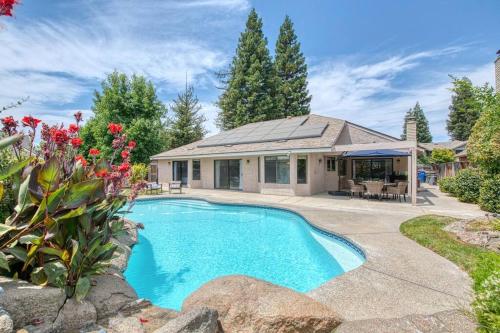a house with a swimming pool in a yard at Stylish 3BR/2BA Retreat w/ Pool! Dream Getaway in Fresno