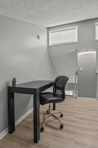 an office with a black desk and a black chair at NEW King with Loft Beach Near Gulf in Gulfport
