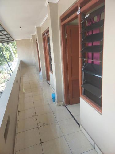 a hallway of a house with a tile floor at Nusantara kost syariah bulanan harian in Kalasan
