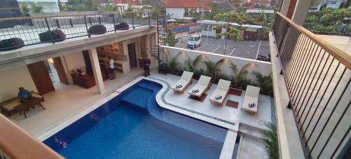an overhead view of a swimming pool in a building at FULLMOON CANGGU Nelayan in Canggu