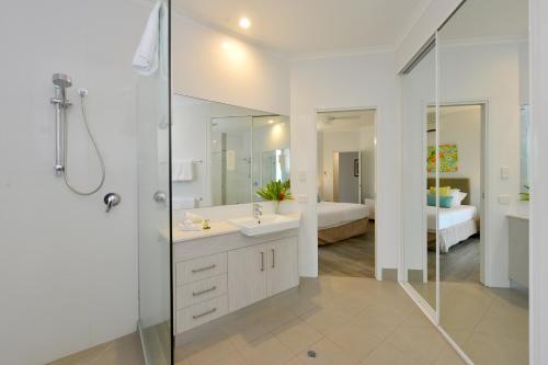 Koupelna v ubytování Beaches Holiday Apartments - Official Onsite Reception & Check In